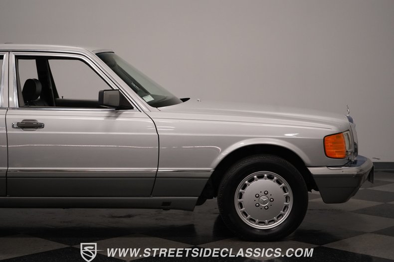 1991 Mercedes-Benz 560SEL 33