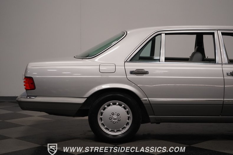 1991 Mercedes-Benz 560SEL 32
