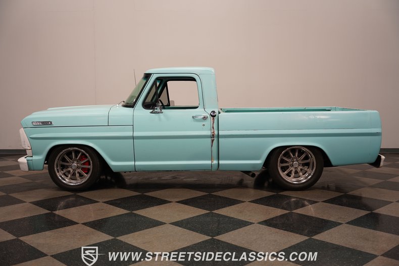 1967 Ford F-100 2