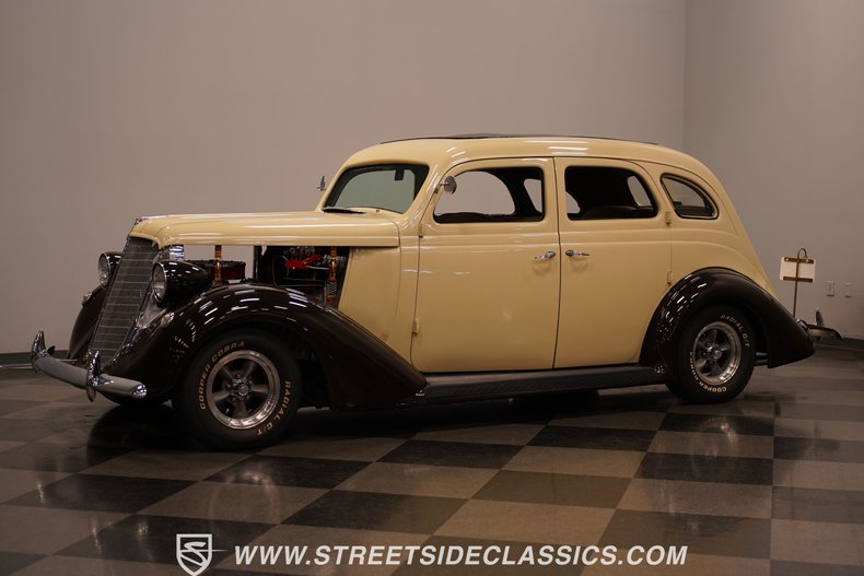 1935 Nash Ambassador 8