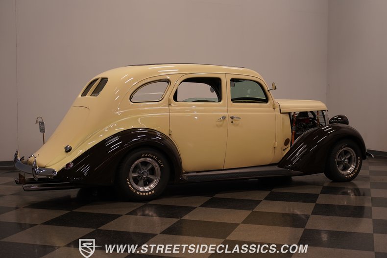 1935 Nash Ambassador 16