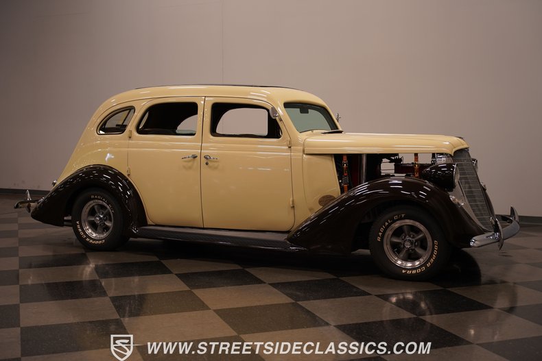 1935 Nash Ambassador 18