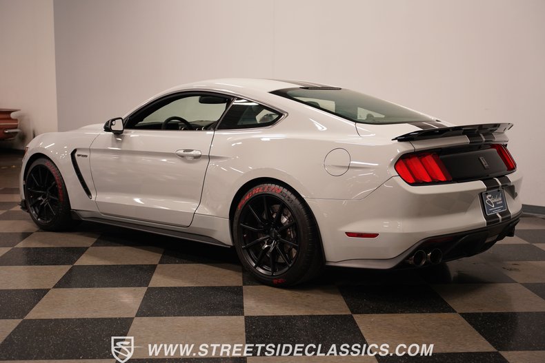 2016 Ford Mustang 11