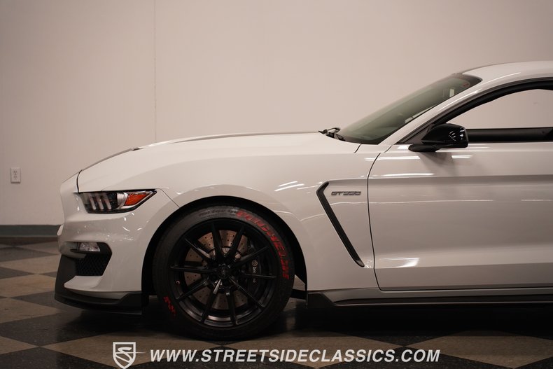 2016 Ford Mustang 25