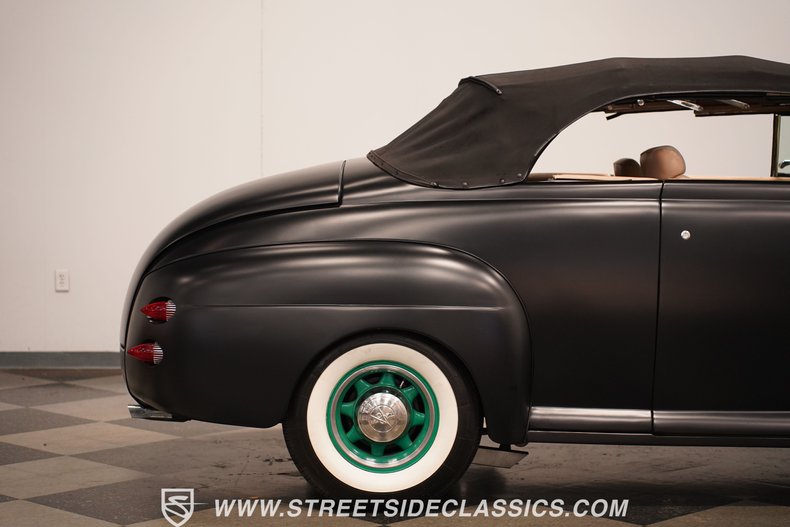 1946 Ford Deluxe 32