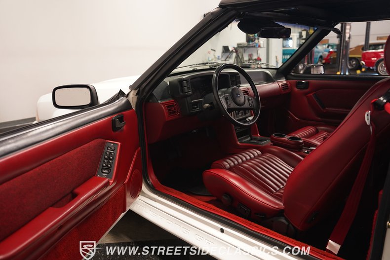 1989 Ford Mustang GT Convertible 39