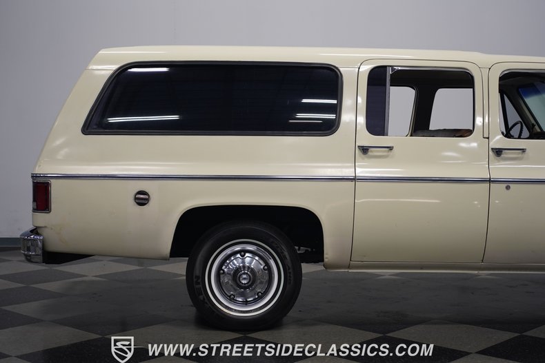 1973 Chevrolet Suburban Custom Deluxe 31