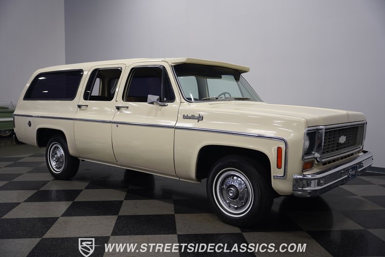 1973 Chevrolet Suburban Custom Deluxe 19