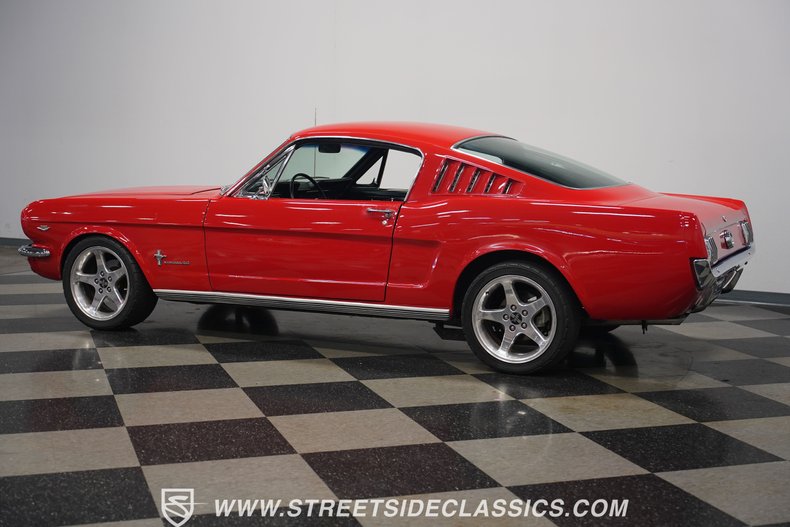 1965 Ford Mustang Fastback Restomod 10