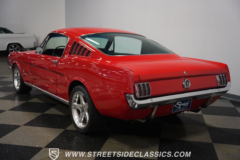 1965 Ford Mustang Fastback Restomod 12