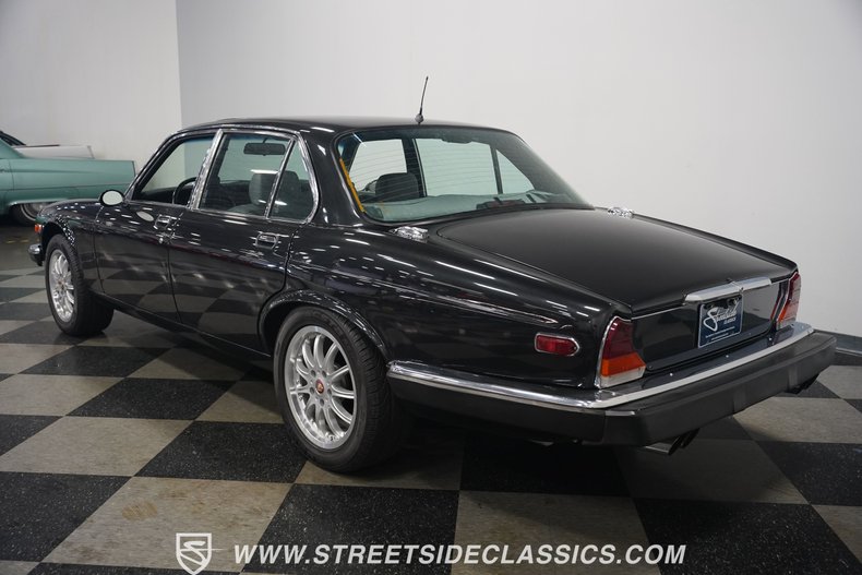 1983 Jaguar XJ6 Restomod 11