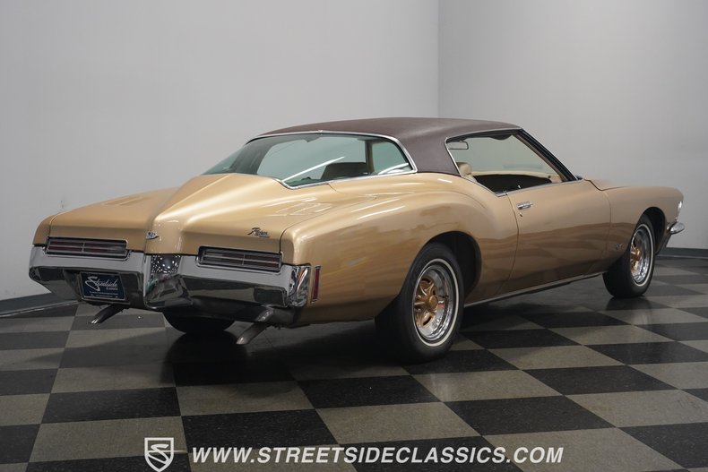 1971 Buick Riviera Boat Tail 13