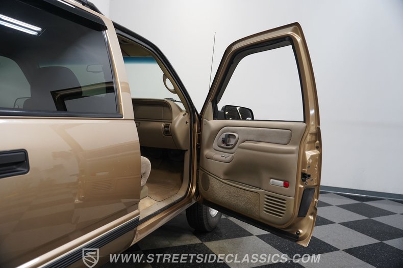 For Sale 1999 Chevrolet Suburban Stock# 5545-NSH Fullscreen Grid Image 62