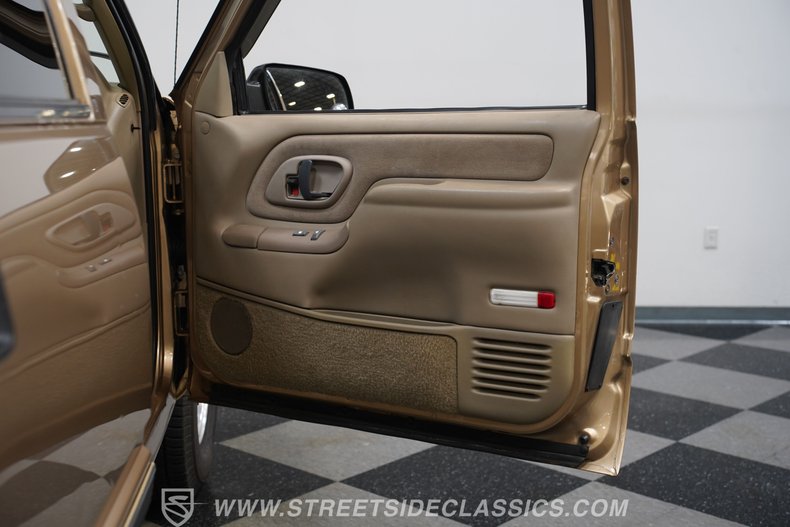 For Sale 1999 Chevrolet Suburban Stock# 5545-NSH Fullscreen Grid Image 61