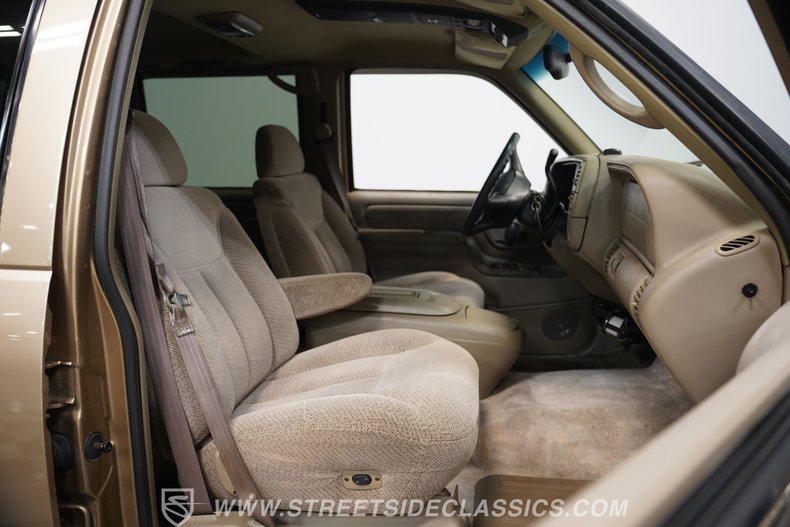 For Sale 1999 Chevrolet Suburban Stock# 5545-NSH Fullscreen Grid Image 57