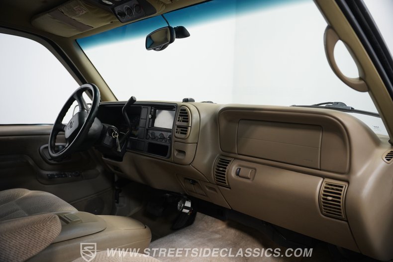 For Sale 1999 Chevrolet Suburban Stock# 5545-NSH Fullscreen Grid Image 58