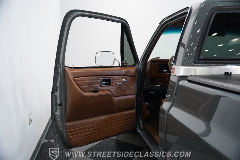 1983 GMC C1500 35