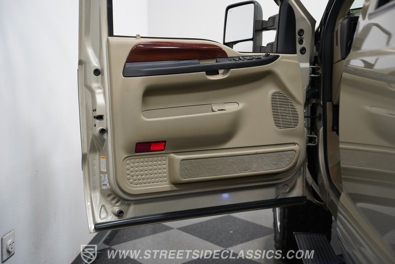 2005 Ford Excursion 36