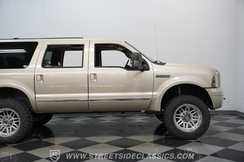 2005 Ford Excursion 29