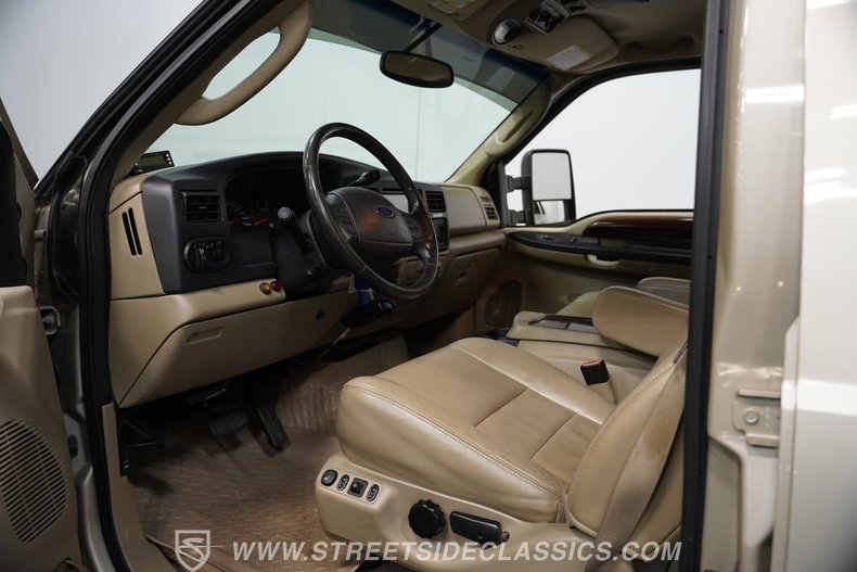 2005 Ford Excursion 4