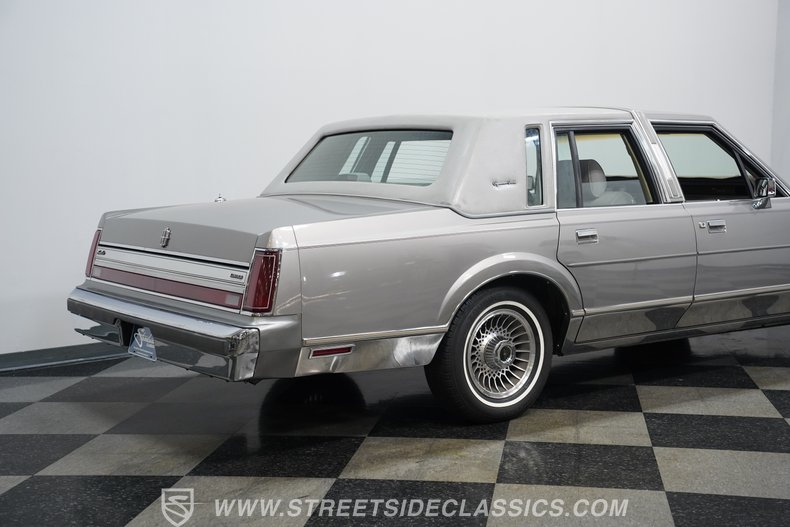 1988 Lincoln Town Car 25