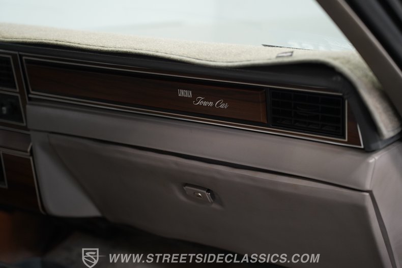 1988 Lincoln Town Car 57