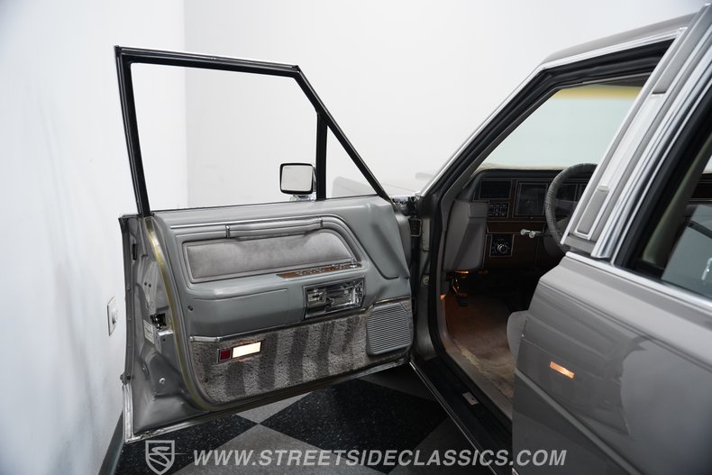 1988 Lincoln Town Car 35