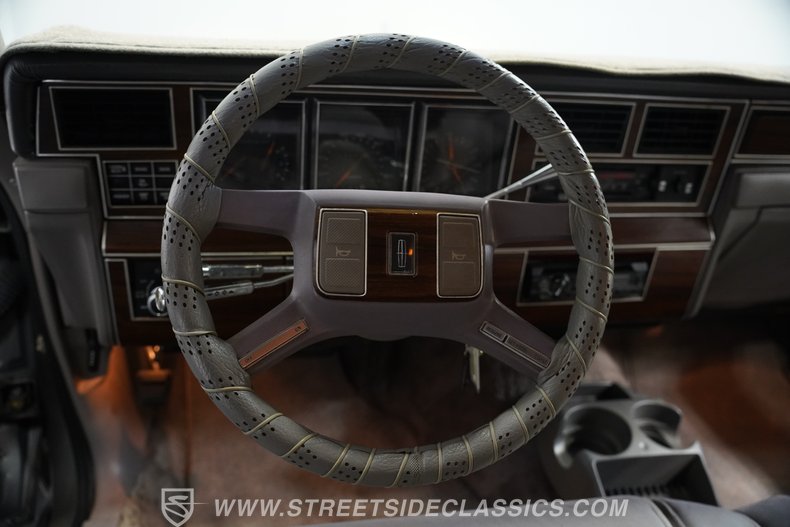 1988 Lincoln Town Car 38