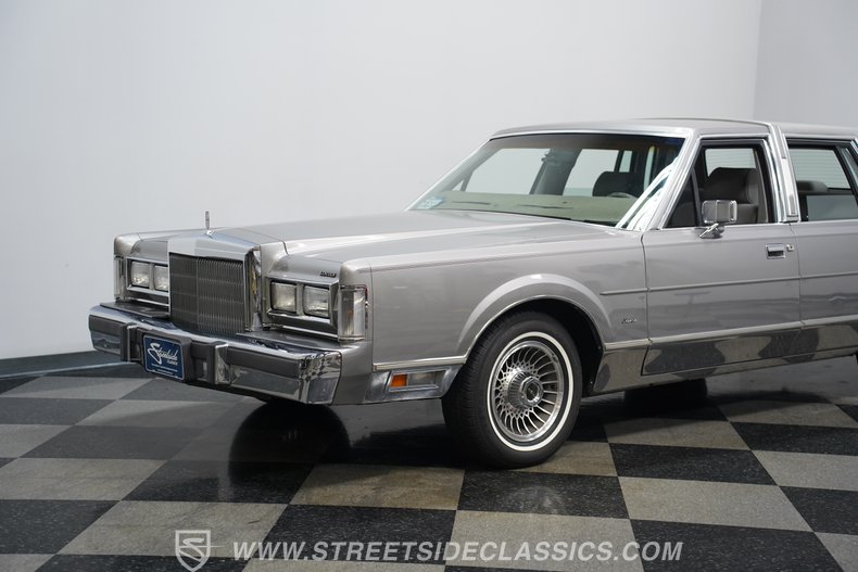 1988 Lincoln Town Car 18