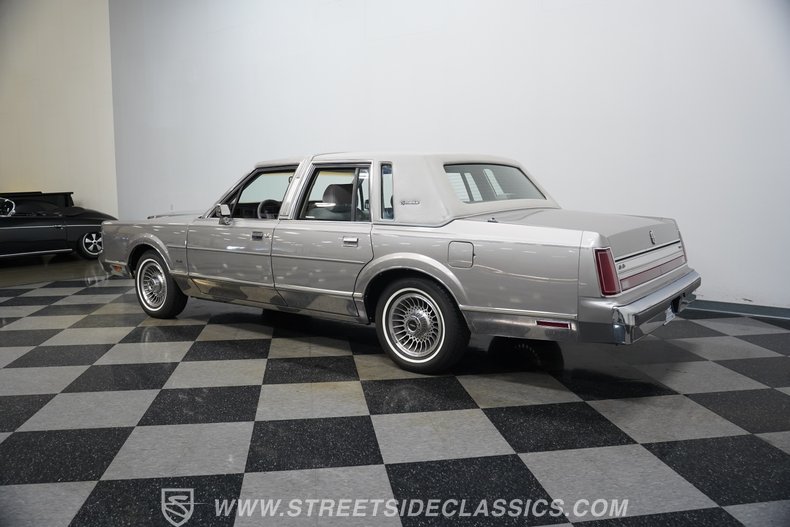 1988 Lincoln Town Car 10