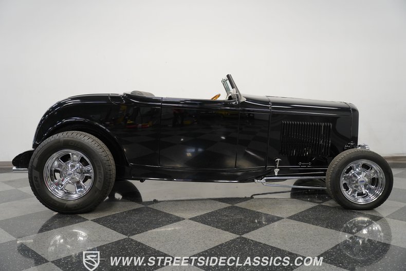 1932 Ford Roadster 12