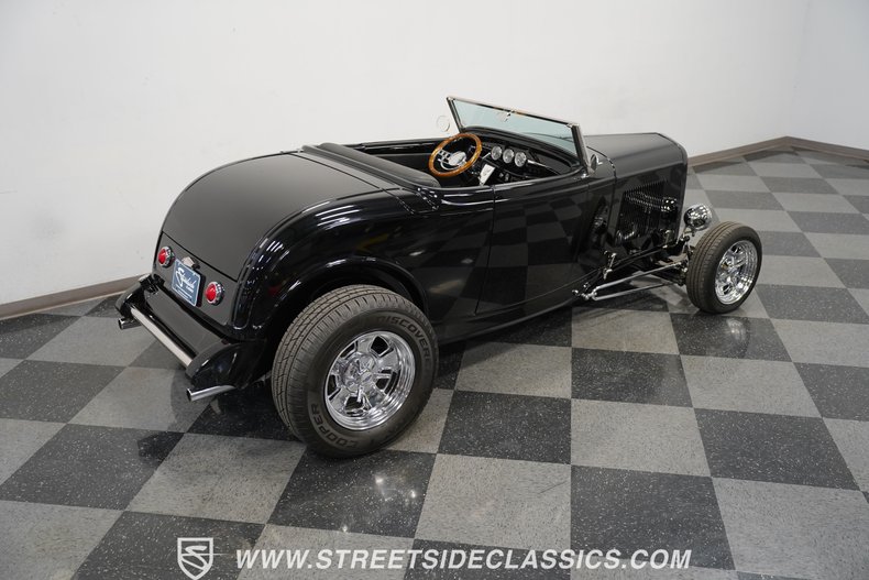 1932 Ford Roadster 24