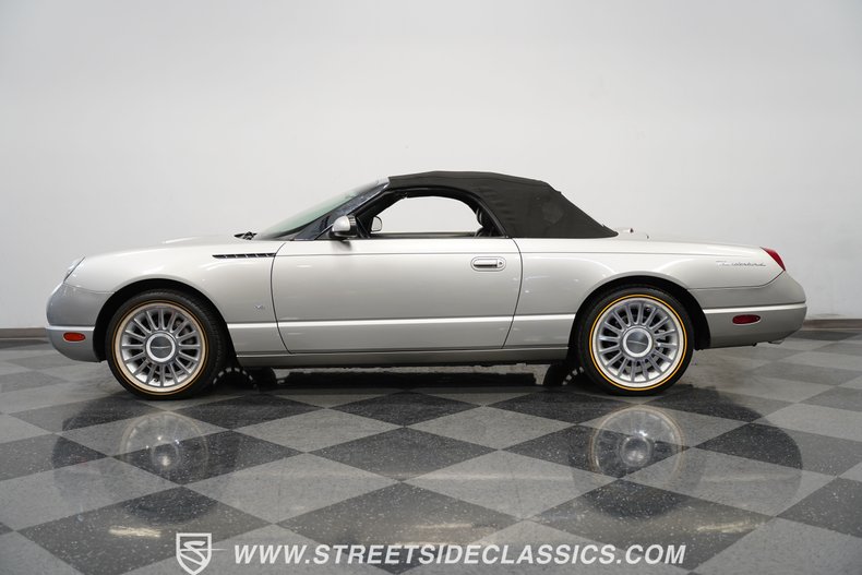 2004 Ford Thunderbird  2