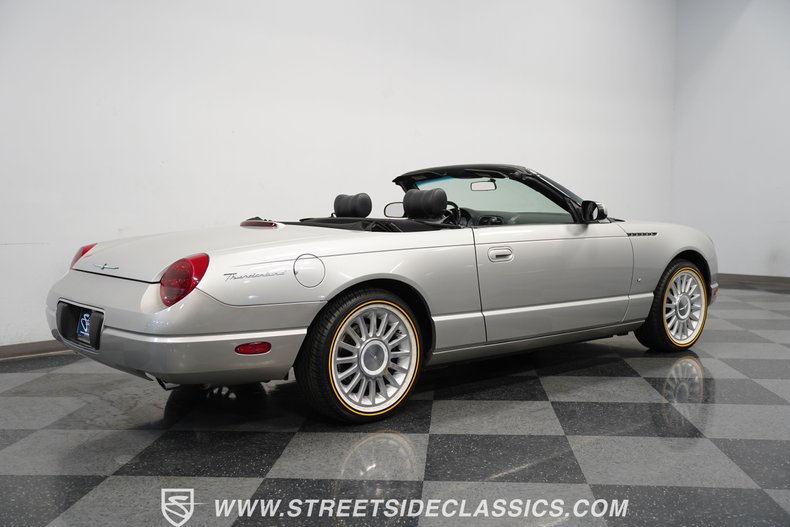 2004 Ford Thunderbird  11