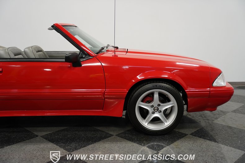 1989 Ford Mustang LX Convertible 29