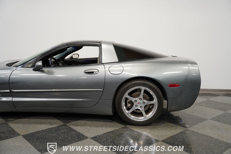 2004 Chevrolet Corvette  23