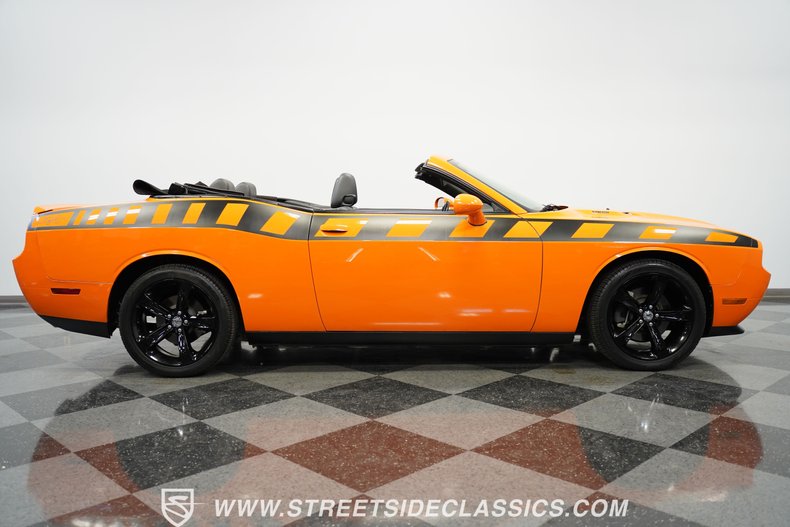 2014 Dodge Challenger R/T Convertible 13