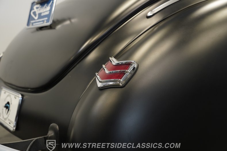 1940 Ford Deluxe 95