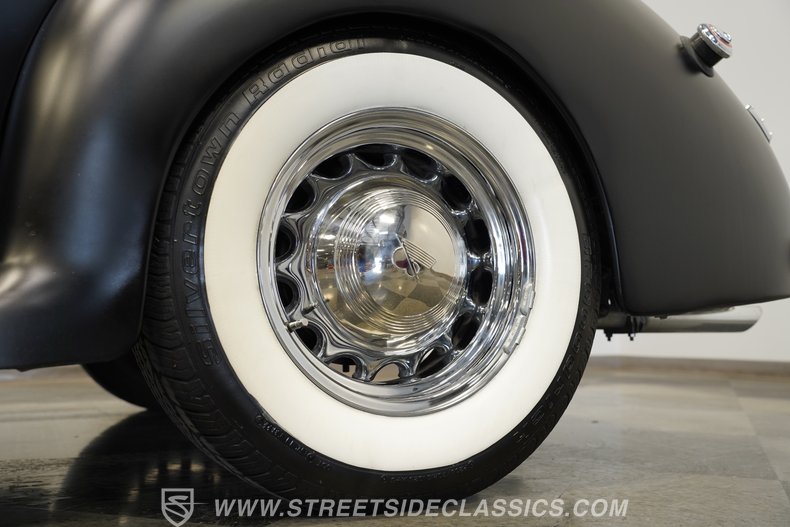 1940 Ford Deluxe 75