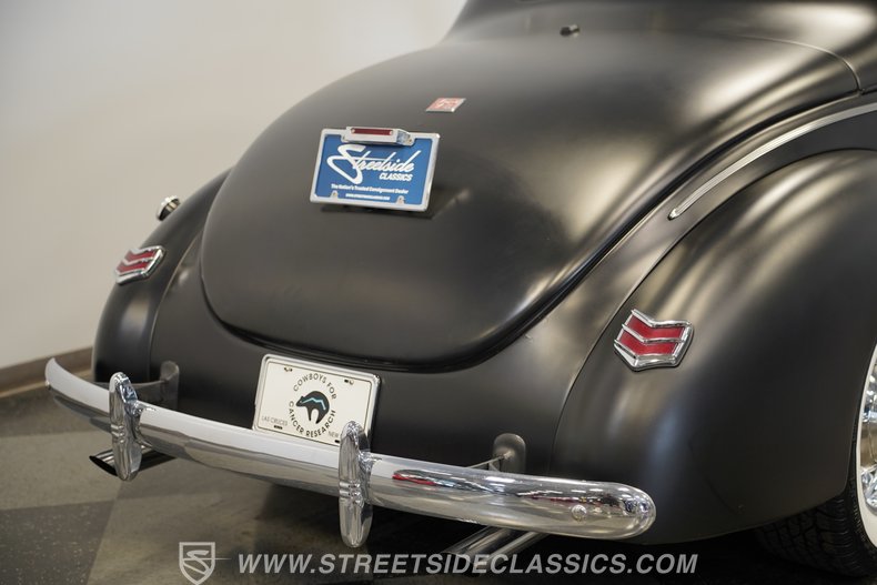 1940 Ford Deluxe 32