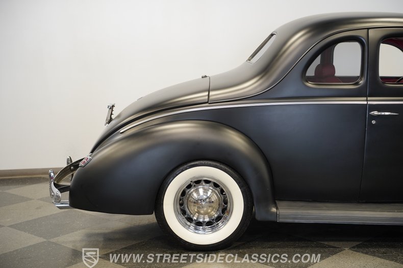 1940 Ford Deluxe 35