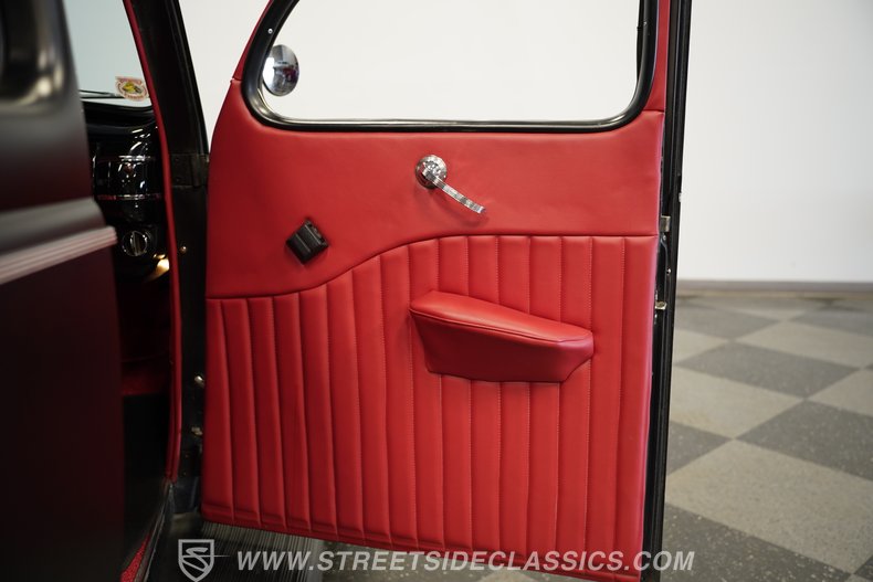 1940 Ford Deluxe 68