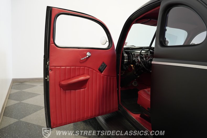 1940 Ford Deluxe 44