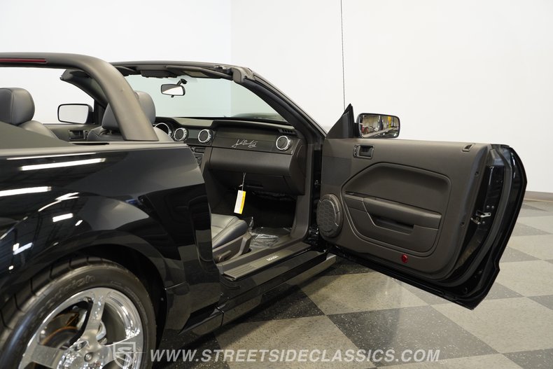 2007 Ford Mustang 77