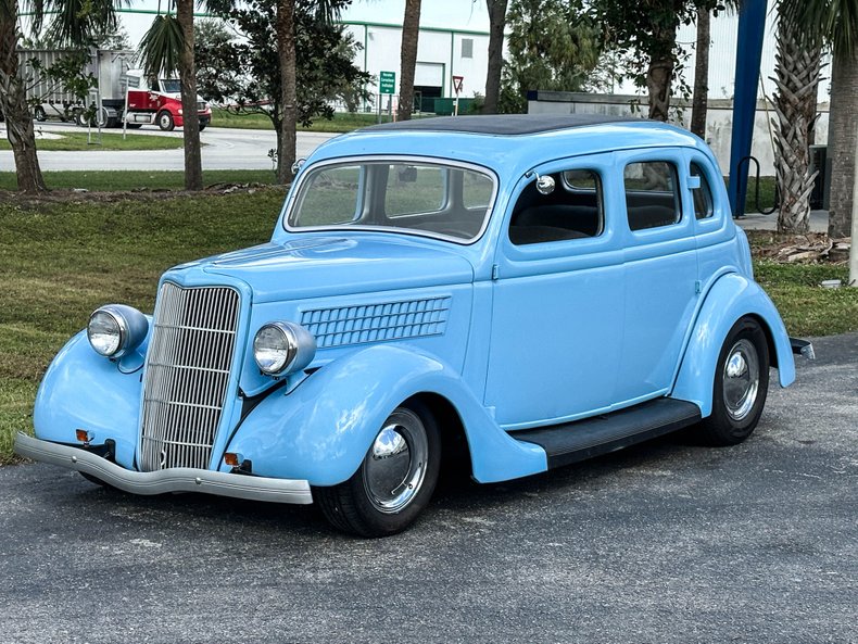 1935 Ford Model 48 Trunkback Fordor Street Rod 