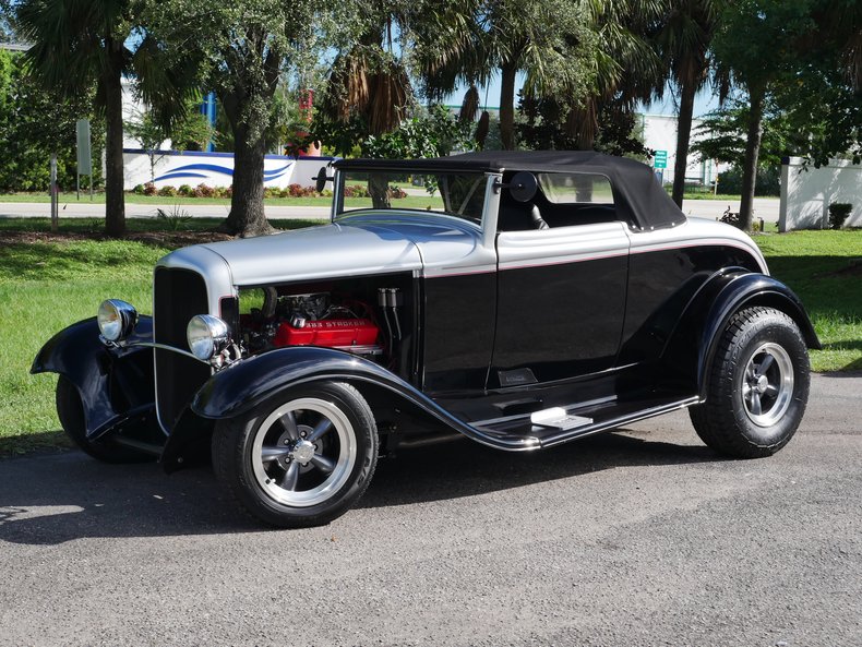 1932 Ford Roadster 11