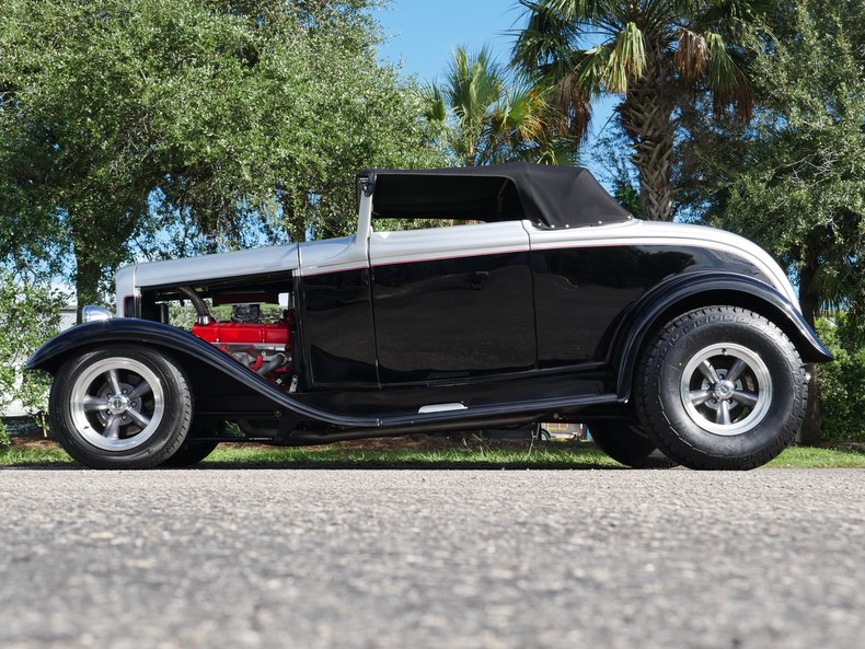 1932 Ford Roadster 16