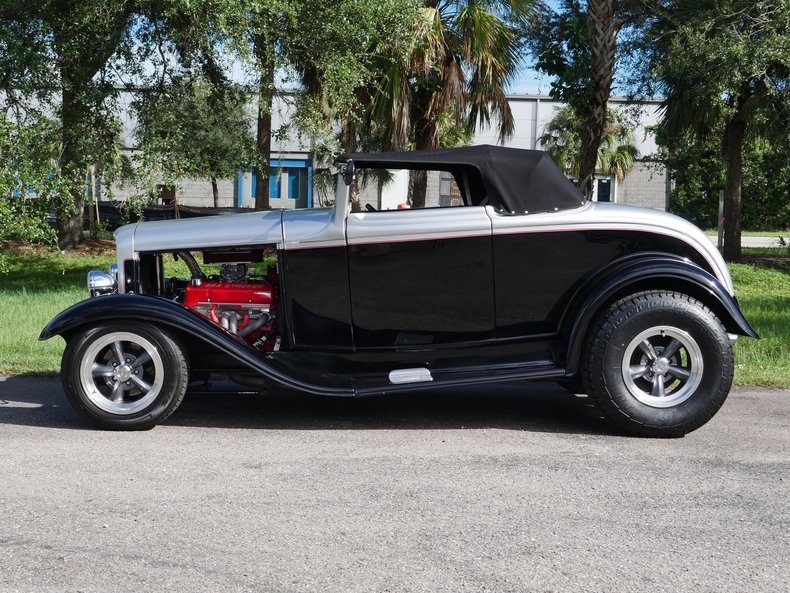 1932 Ford Roadster 17