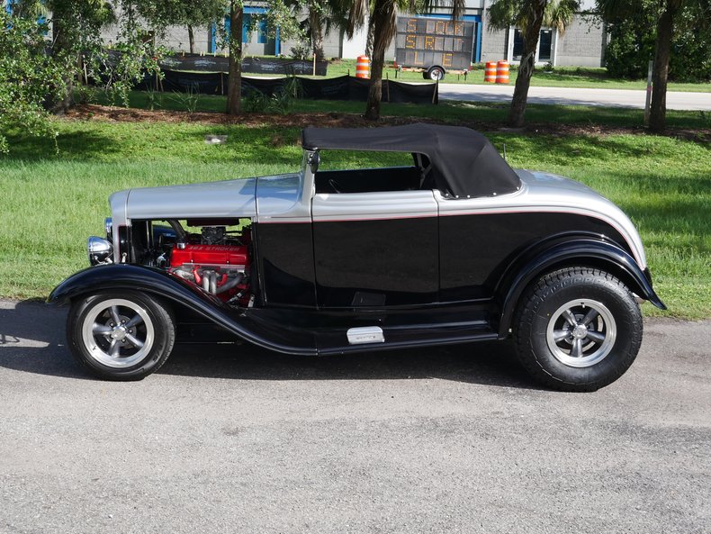 1932 Ford Roadster 18