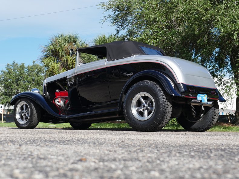 1932 Ford Roadster 19